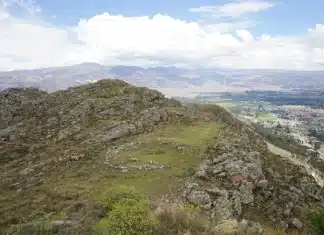Abandoned 4,700-year-old plaza — unlike any other — unearthed on mountaintop in Peru Around the same time that a group of people arranged the rocks we call Stonehenge, another community halfway around the world were also rearranging some rocks.