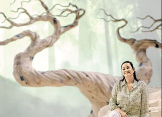 Paper Shaman’ heals 5 continents’ pains with traditional Korean storytelling Park Kolleen to direct Changgeuk for the first time with 'Paper Shaman,' opening Jun. 26, 2024./National Changgeuk Company of Korea