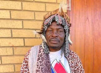 Many celebs do dark rituals – sangoma Sangoma and spiritual adviser Lenn-Morton Khokhovula Gundabaloyi, who claims many celebrities, politicians, businesspeople and soccer players have performed rituals to stay powerful. Photo by Kgalalelo Tlhoaele