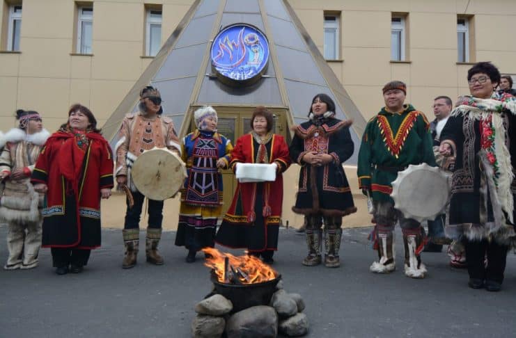 Indigenous Peoples can still make performances, but should avoid talking about rights or politics. Here in front the local museum in Dudinka, Taymyr Peninsula. Photo: Thomas Nilsen