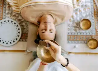 U.S. Latinas embrace spiritual practices outside traditional religion Everywhere Alicia Contreras holds sound healing sessions, her crystal singing bowls produce ringing tones that reverberate over people as they lie relaxed on mats on the ground, each bowl’s note aimed at connecting with a particular chakra, or physical and spiritual energy center in her listeners.