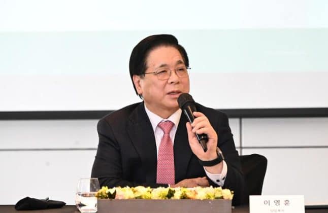 Lee Young-hoon, senior pastor of Yoido Full Gospel Church, speaks during a press conference at the Four Seasons Hotel Seoul in downtown Seoul, Tuesday. Courtesy of Yoido Full Gospel Church